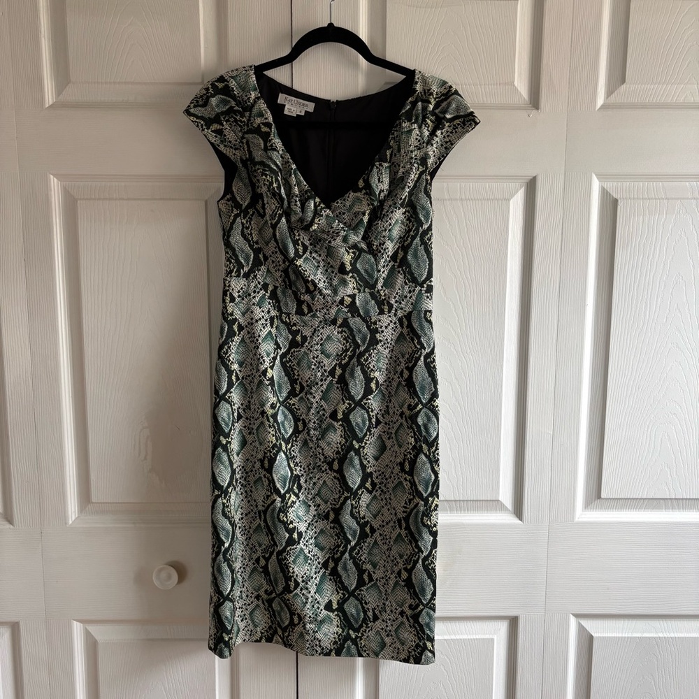 Kay Unger Black‎ Snakeskin Ruffle Silk Blend Career Office Academia Dress V-Neck